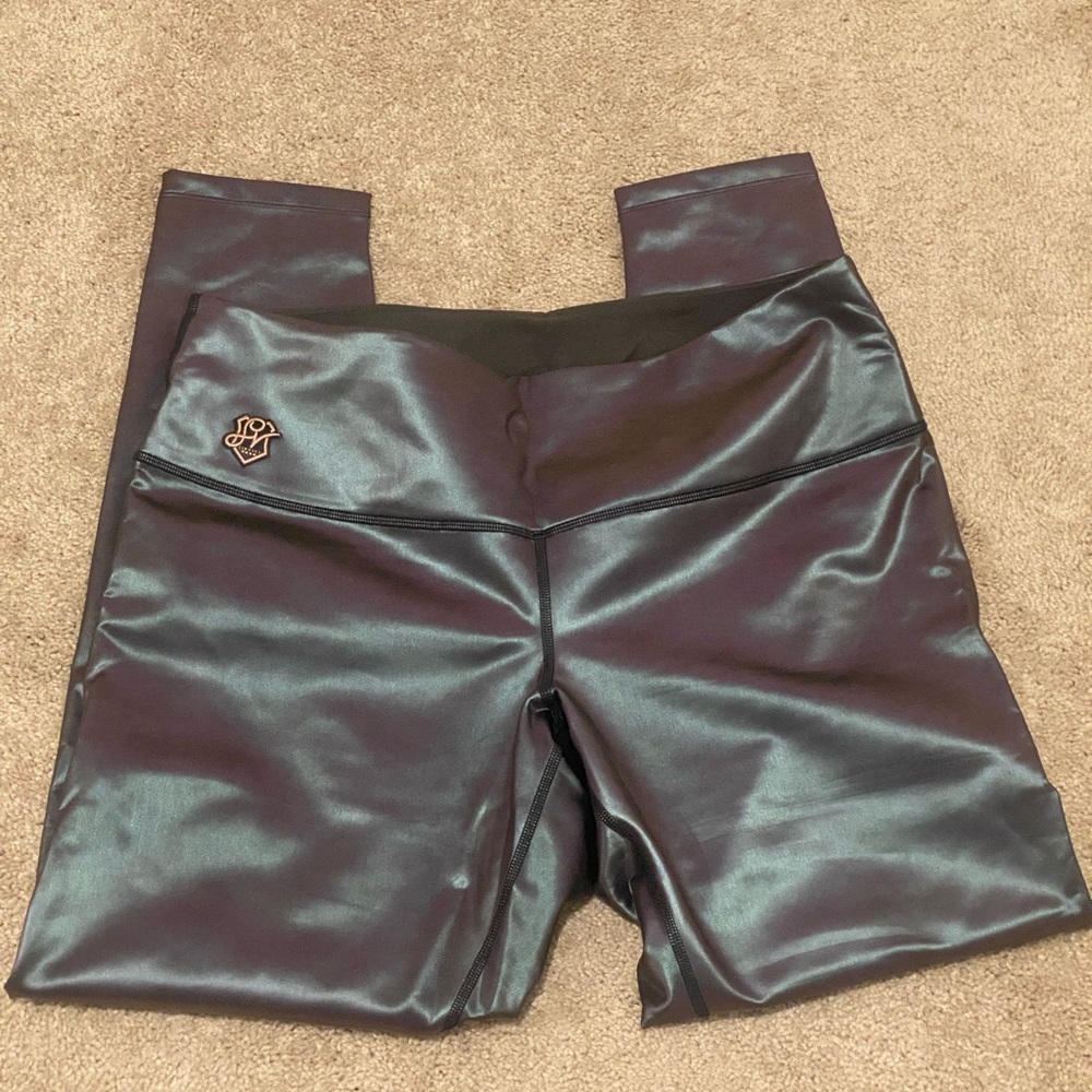 Iridescent new with tags (NWT) under armour leggings.